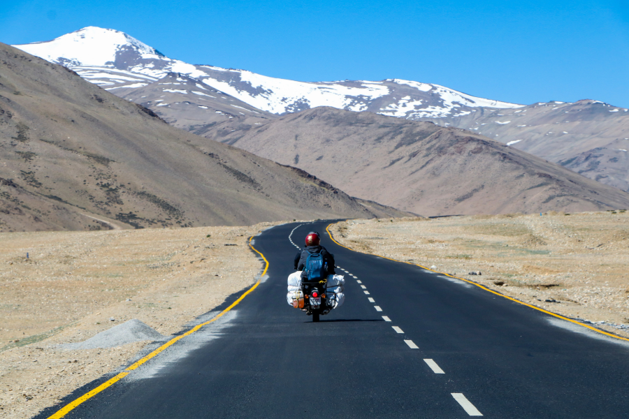 Day 4: Nubra to Pangong via Shyok Route – Overnight by the Lake
